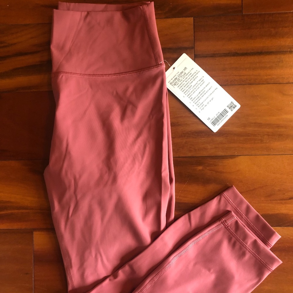NWT Lululemon wunder under 25'
